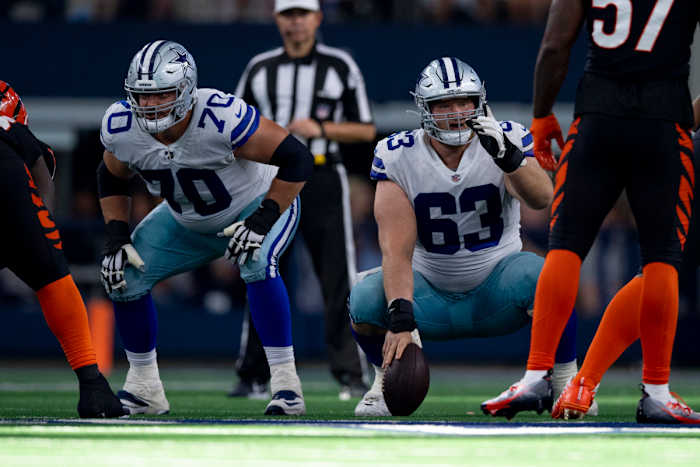 Zack Martin and Tyler Biadasz before the snap in a Cowboys-Bengals game